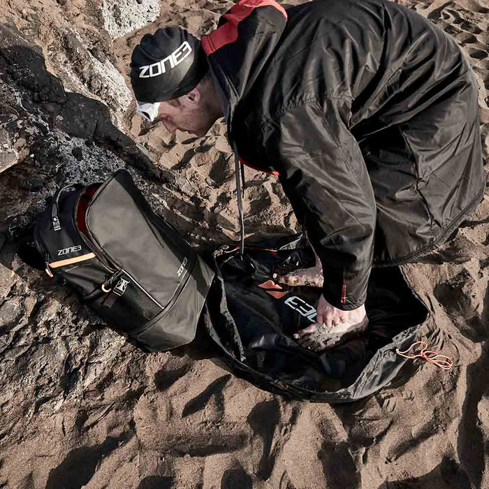 2024 Zone3 Wetsuit Changing Mat / Bag RA22WSCM101 Black Accessories